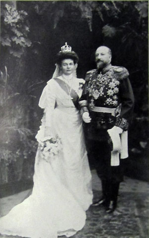 czar-and-czaritsa-on-their-wedding-day